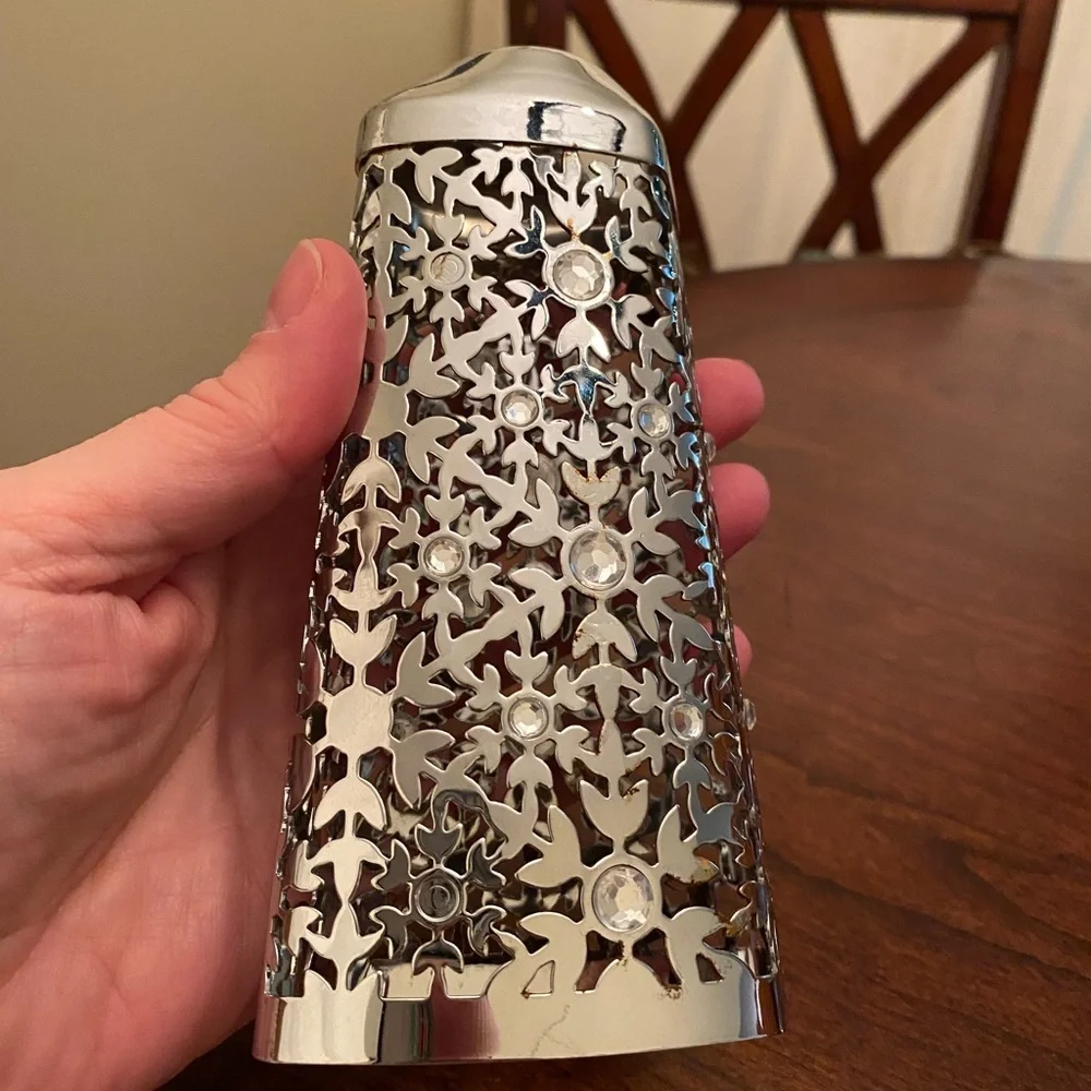 Bath & Body Works ❄️ Snowflake & Crystals Metal Hand Soap 8 oz Dispenser Cover